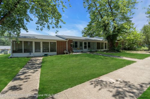 552 Sheffield Ct, Lakewood, NJ 08701-7852