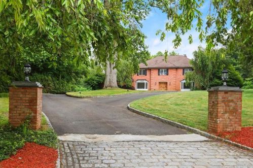 223 Jonathan Dr, Stamford CT  06903-1510 exterior