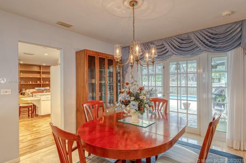 7440 Twin Sabal Dr, Hialeah FL  33014-2529 exterior