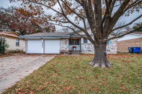 2605 Gross Rd, Dallas, TX 75228-4520