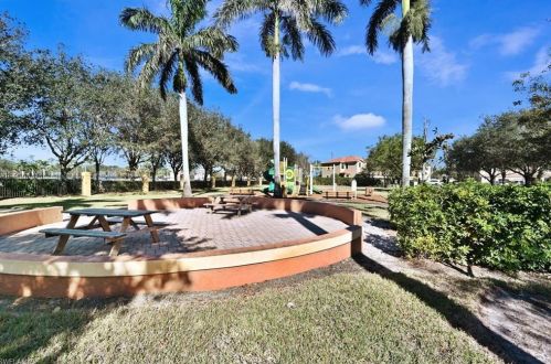 7887 Bristol Cir, Naples FL  34120 exterior