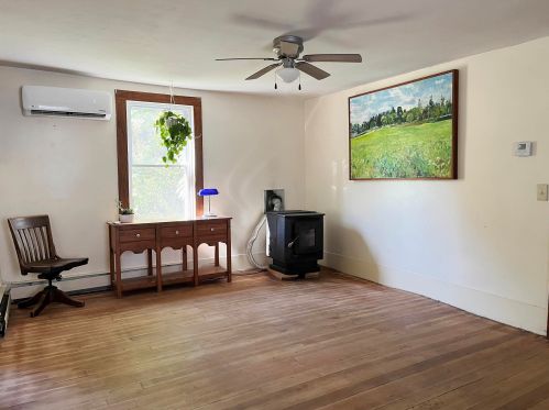 44 River Rd, Hinsdale, NH 03451-2342