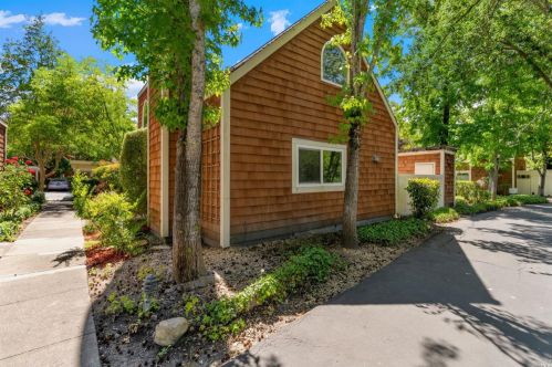 2406 Lakeview Dr, Santa Rosa, CA 95405-8659