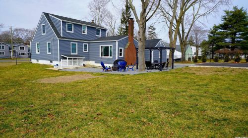 1245 Broadway Ave, Holbrook, NY 11741-5404