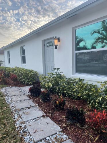 1487 Mangonia Dr, West Palm Beach FL  33401-2421 exterior