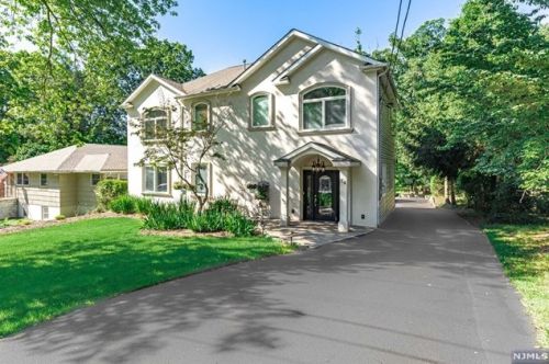 74 Oneida Ave, Oakland, NJ 07436-3731