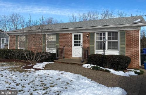114 Governors Dr, Leesburg, VA 20175-4320