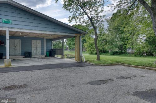 8 Maplewood Ct, West Deptford, NJ 08066-2402