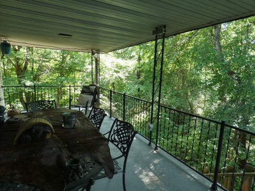 516 Pointview Rd, Pittsburgh, PA 15227-3140