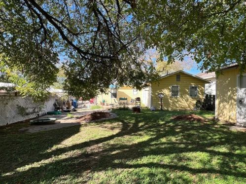 1805 Deloney St, Austin TX  78721-1113 exterior