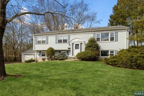 32 Carlton Ln, Harrington Park, NJ 07640-1603