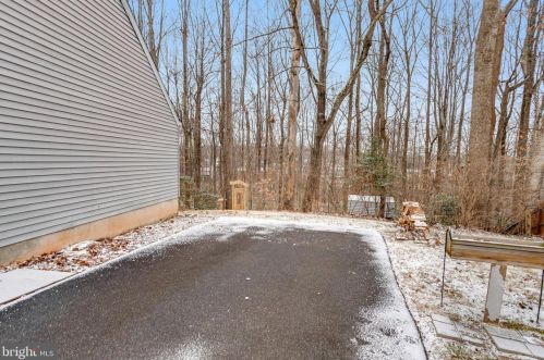 5483 Rector Dr, Woodbridge VA  22193-3703 exterior
