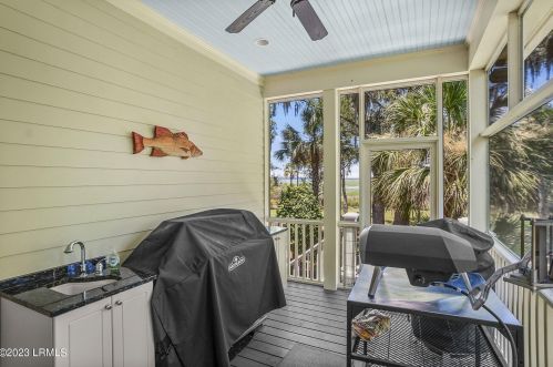 66 Bay Dr, Beaufort SC  29907-1755 exterior