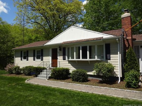 66 Lillian Dr, Bridgeport, CT 06611-3749
