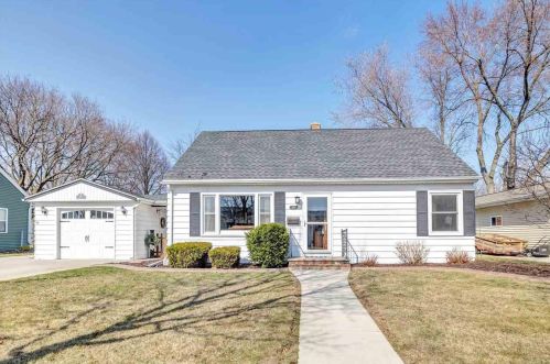 1130 Shadow Ln, Green Bay, WI 54304-3909