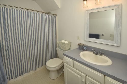 4 Lookout Lndg, Ellington CT  06029-2543 exterior