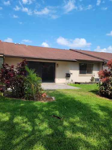 24 Winchmore Ln, Boynton Beach, FL 33426-8104