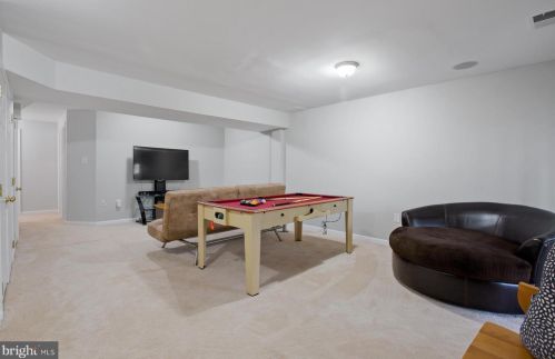 6724 Emmanuel Ct, Gainesville VA  20155-1492 exterior