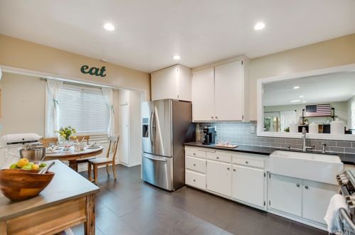 5719 Pennswood Ave, Lakewood CA  90712-1819 exterior