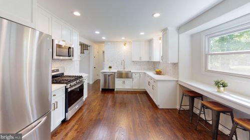 913 Lake Dr, Trenton NJ  08648-4003 exterior