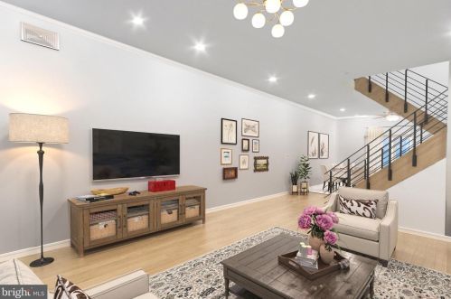 2104 4th St, Philadelphia, PA 19122-3303