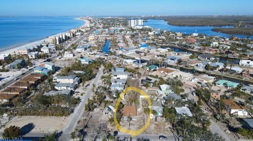 217 Dakota Ave, Fort Myers Beach, FL 33931-4111