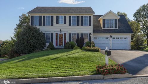 889 Sunrise Cir, Harrisburg, PA 17111-4651