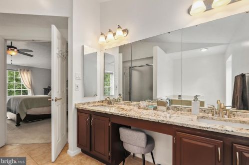 1426 Cellar Crk Way, Herndon VA  20170-2805 exterior