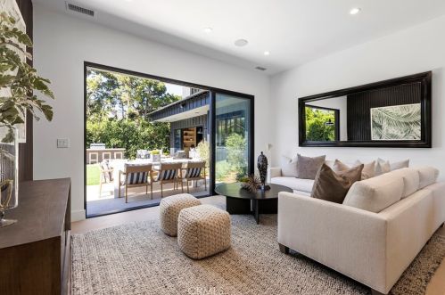 4955 Haskell Ave, Van Nuys CA  91436-1674 exterior