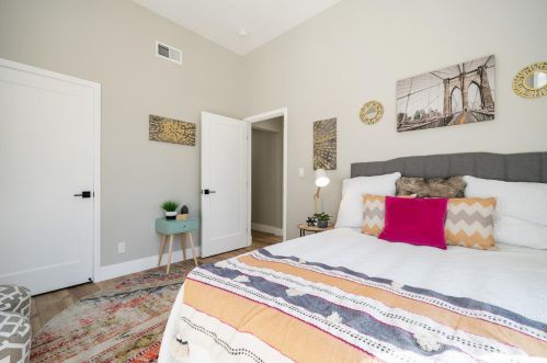 1433 Adeline St, Oakland CA  94607-2800 exterior