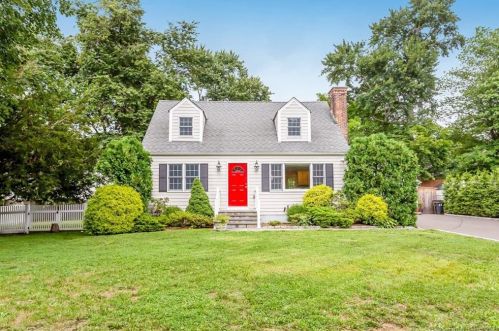 17 Hartswood Rd, Stamford, CT 06905-2208