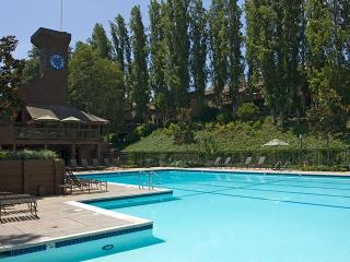 541 Baywood Dr, Newport Beach CA  92660-7141 exterior