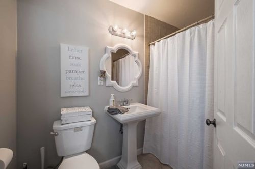 23 Maple St, Ridgefield Park NJ  07660-2214 exterior