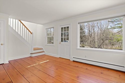 276 Den Rd, Stamford, CT 06903-4301
