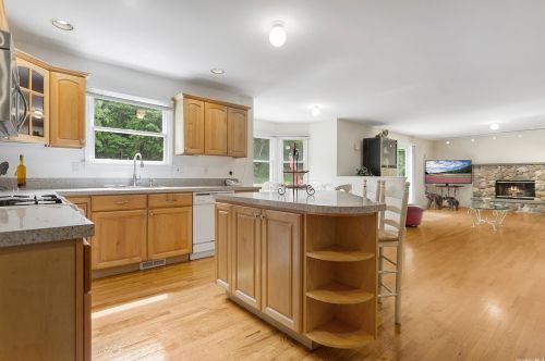 5 Daisy Ct, Northport NY  11768-2267 exterior