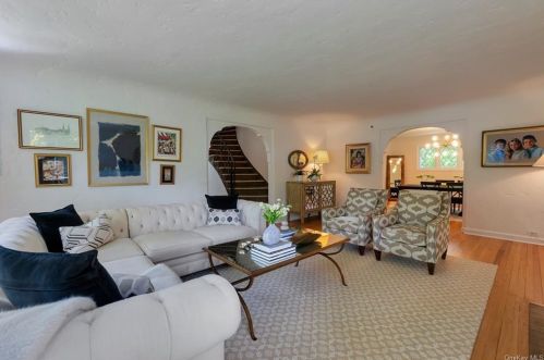 15 Oxford Rd, New Rochelle NY  10804-3712 exterior
