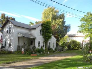 14 Barnes St, Schroeppel NY  13135-2216 exterior