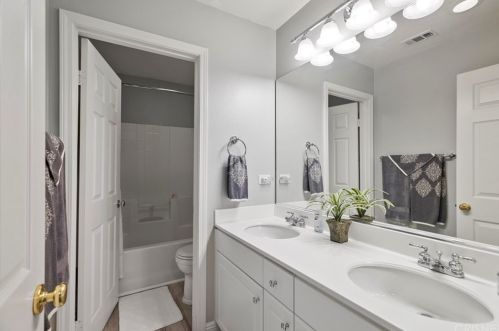 28531 Redwood Canyon Pl, Santa Clarita CA  91390-5723 exterior