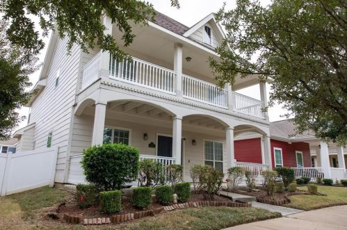 909 Wenk Dr, Aubrey TX  76227-7803 exterior