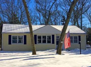 330 Oak Dr, Nassau Point, NY 11935-2326