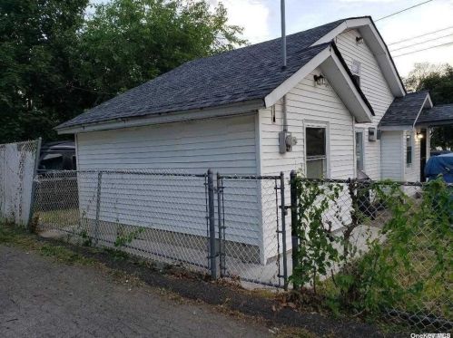 1320 Harding Park, Bronx NY  10473-2304 exterior