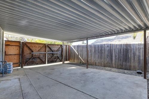 8437 Juglans Dr, Citrus Heights CA  95662-3048 exterior