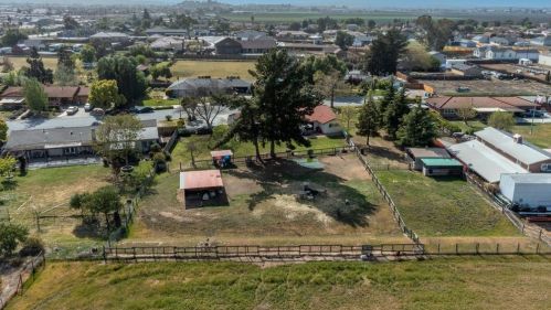 105 Daffodil Dr, Hollister CA  95023-3103 exterior