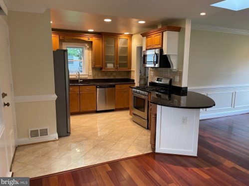 7406 Kelvin Pl, Springfield VA  22151-3109 exterior