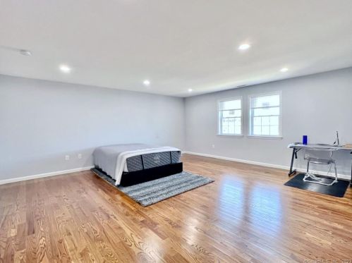 271 Charles St, Bridgeport CT  06606-5624 exterior