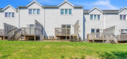 59 Oak Ridge Dr, Windsor Locks, CT 06096-2666