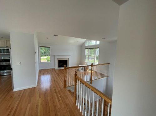 14 Green Acres Dr, South Kingstown, RI 02882-5425