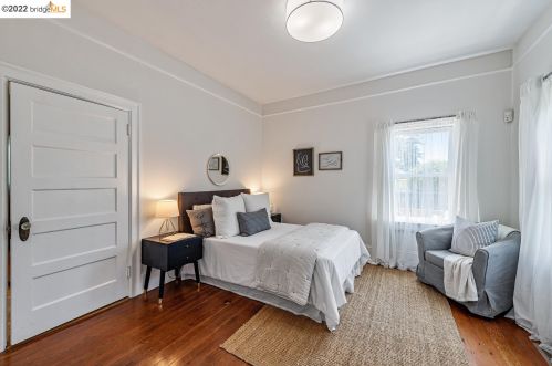 737 61st St, Oakland CA  94609-1207 exterior