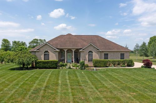 4513 Meadowgrove Dr, Carroll, OH 43112-9409