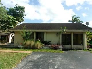 8220 41st St, Hollywood FL  33023 exterior